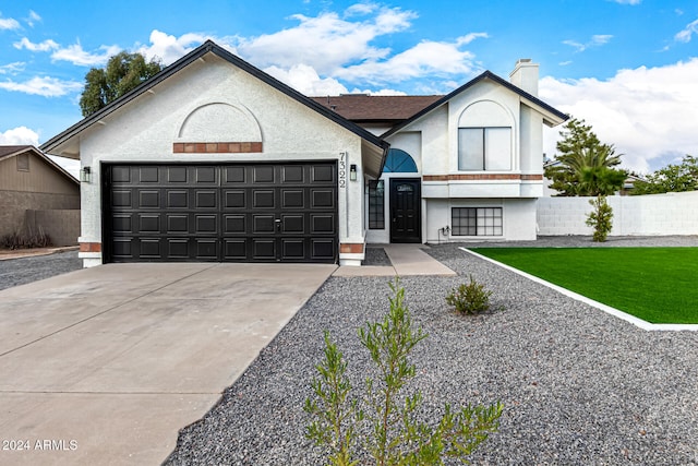 view of front of house featuring a garage and a front yard