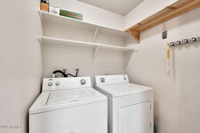 laundry room with laundry area and independent washer and dryer