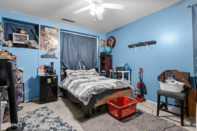 bedroom with ceiling fan