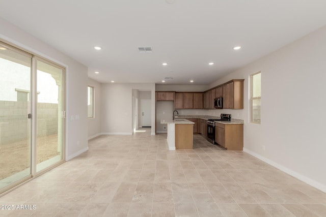 kitchen with recessed lighting, stainless steel appliances, a sink, visible vents, and open floor plan