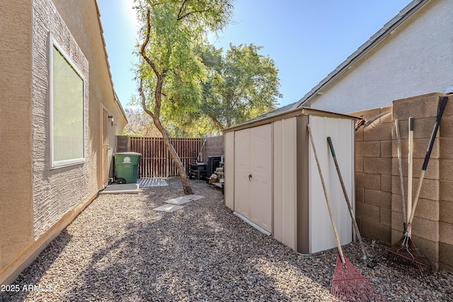 view of yard with a storage shed