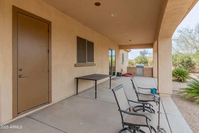 view of patio featuring an outdoor kitchen and area for grilling