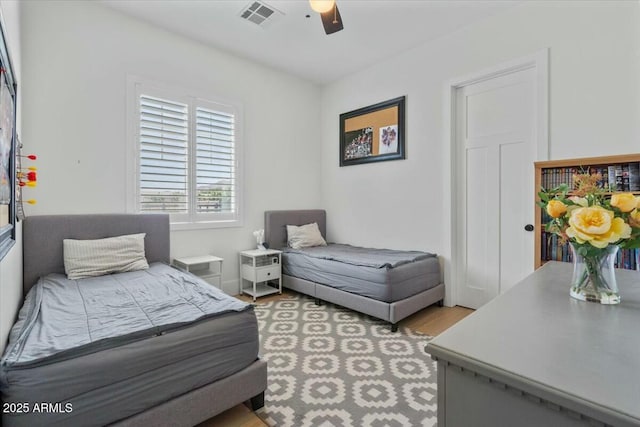 bedroom featuring light wood finished floors and a ceiling fan