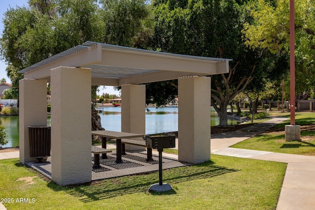 2547 W Naranja Ave, Mesa, AZ 85202 - view of property's community with a water view and a lawn