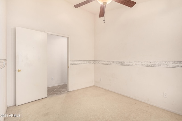 carpeted empty room featuring ceiling fan