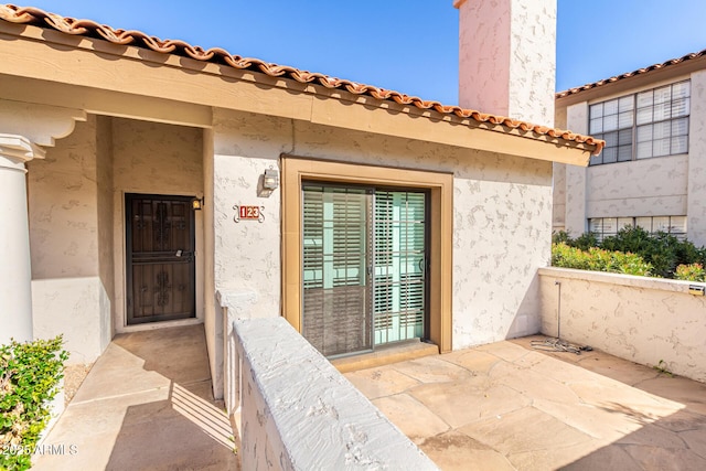 property entrance featuring stucco siding