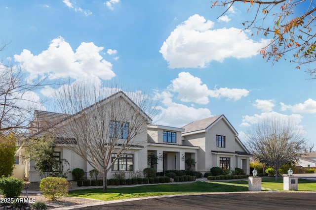 view of front facade featuring a front lawn