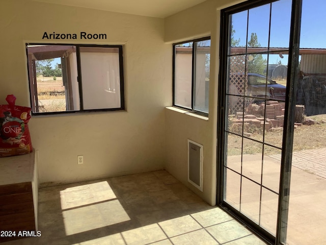 7857 W Winchester Easement, Willcox, AZ 85643 - entryway featuring tile patterned floors