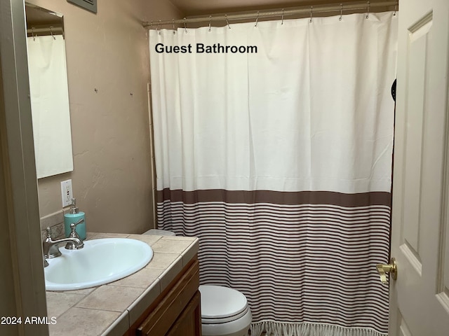 7857 W Winchester Easement, Willcox, AZ 85643 - full bath featuring vanity, toilet, and a shower with shower curtain