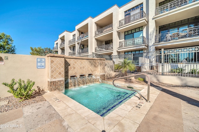 view of swimming pool