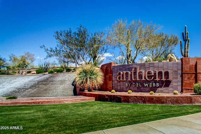 community sign with a lawn