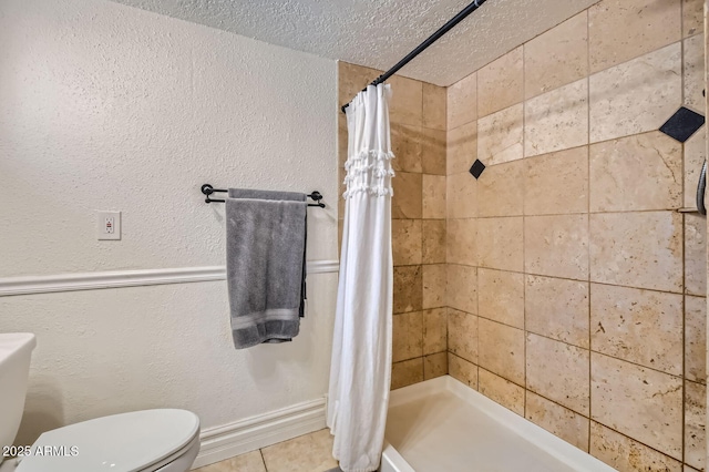 624 N Ashbrook Cir, Mesa, AZ 85213 - bathroom with a textured ceiling, tiled shower, toilet, tile patterned floors, and a textured wall