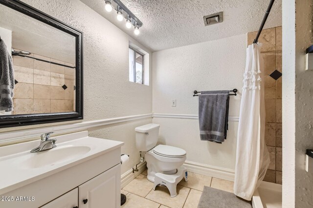 624 N Ashbrook Cir, Mesa, AZ 85213 - full bathroom featuring a textured wall, a textured ceiling, tile patterned flooring, toilet, and baseboards