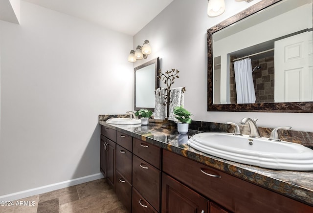 bathroom featuring a shower with shower curtain and vanity