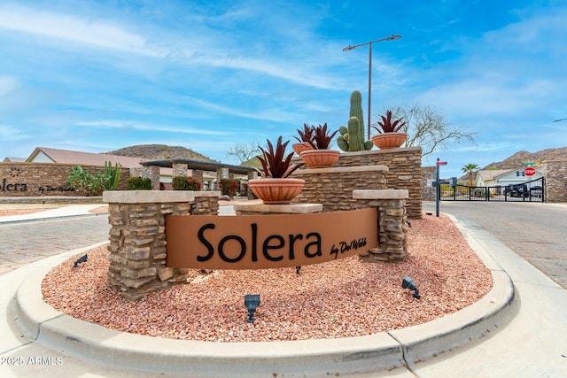 view of community / neighborhood sign