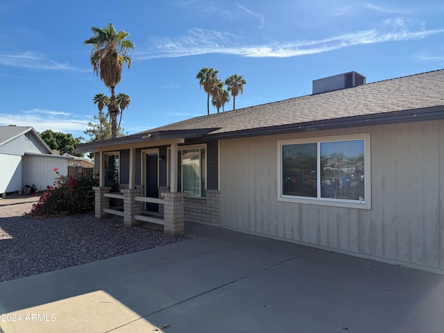 view of front of home featuring a patio