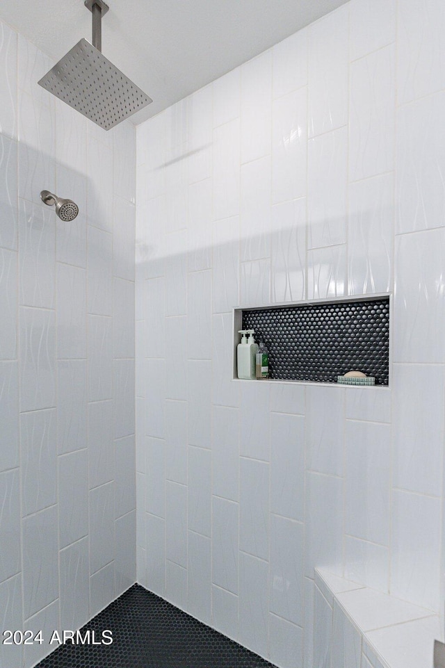 bathroom featuring a tile shower