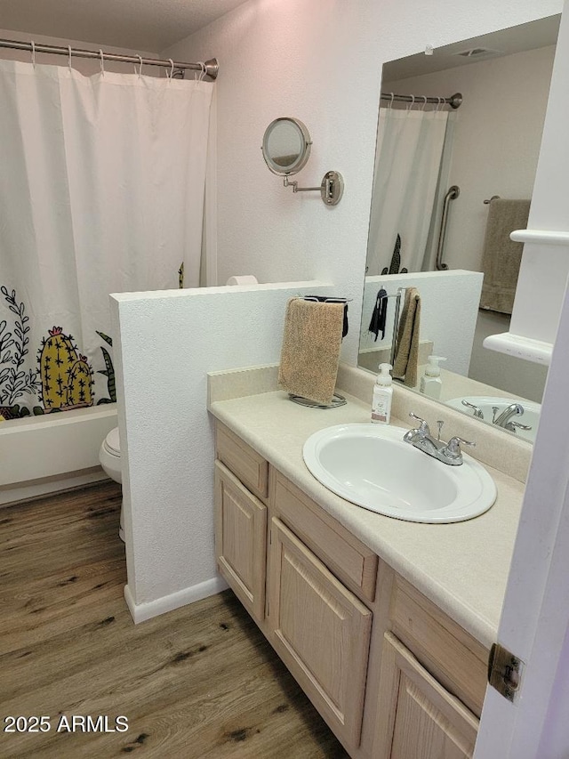 311 E Lancaster Ct, Florence, AZ 85132 - full bathroom with shower / bath combination with curtain, toilet, vanity, and wood finished floors