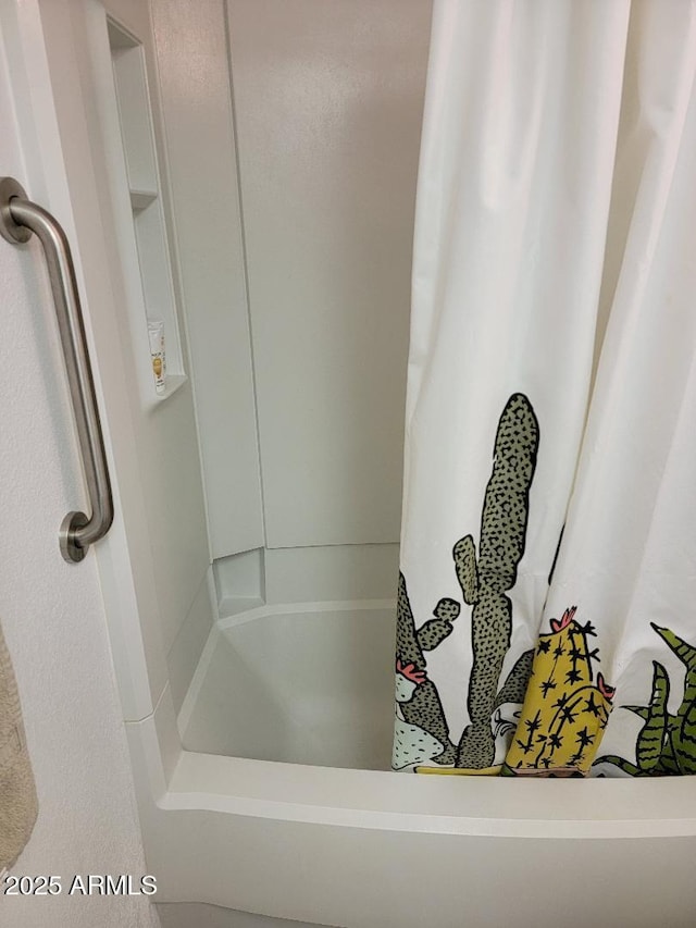 311 E Lancaster Ct, Florence, AZ 85132 - bathroom featuring a shower with curtain