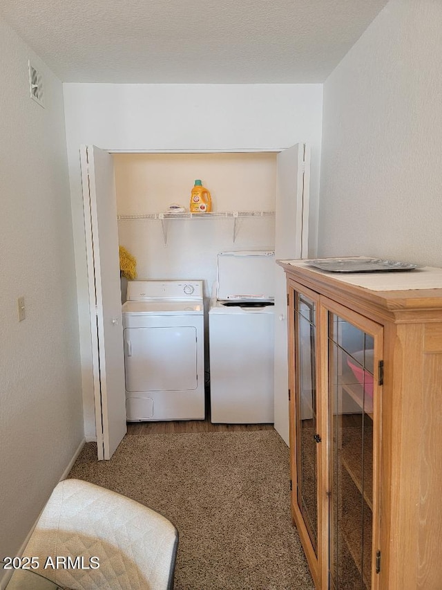 311 E Lancaster Ct, Florence, AZ 85132 - washroom featuring visible vents, carpet floors, laundry area, a textured ceiling, and separate washer and dryer