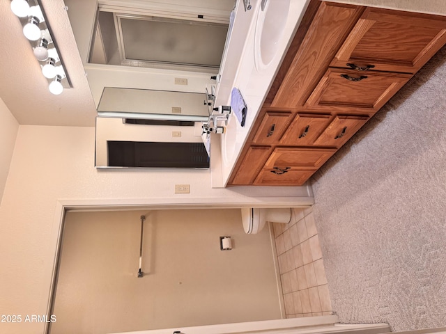 8161 E Keats Ave Unit 376, Mesa, AZ 85209 - bathroom with backsplash