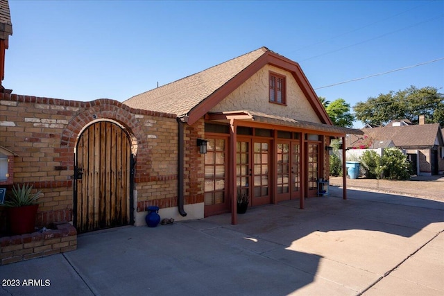 view of front of property