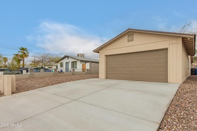 9105 N 13th St, Phoenix, AZ 85020 - view of front of property featuring a detached garage and fence