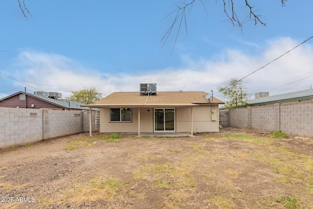 9105 N 13th St, Phoenix, AZ 85020 - back of house featuring a fenced backyard