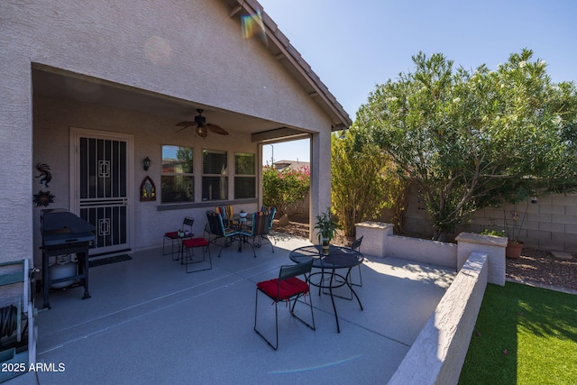 view of patio featuring grilling area and ceiling fan