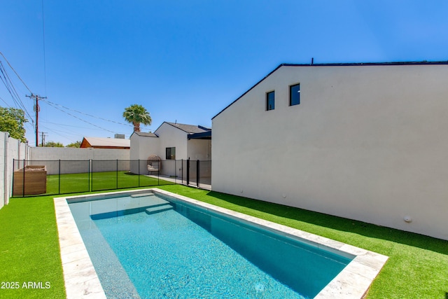 view of swimming pool