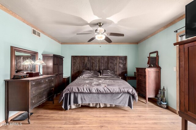 bedroom featuring hardwood / wood-style floors, a textured ceiling, and ceiling fan