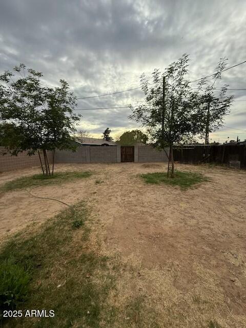 view of yard with an outdoor structure, a pole building, and fence