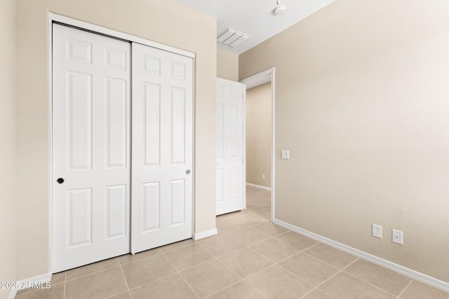 3072 E Appaloosa Rd, Gilbert, AZ 85296 - unfurnished bedroom featuring a closet, visible vents, baseboards, and light tile patterned floors