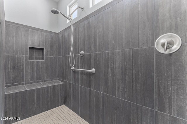 bathroom featuring a tile shower