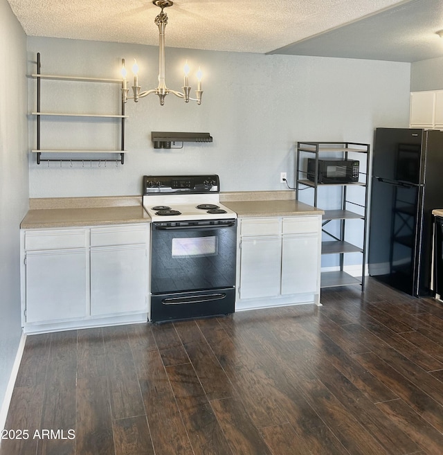 1440 N Idaho Rd Unit 2041, Apache Junction, AZ 85119 - kitchen featuring black appliances, a chandelier, dark wood-style floors, light countertops, and white cabinetry