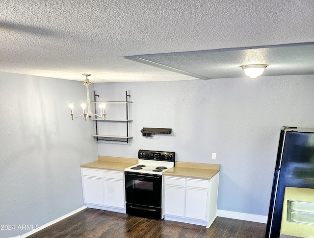 1440 N Idaho Rd Unit 2041, Apache Junction, AZ 85119 - kitchen with electric range oven, a chandelier, dark wood-style flooring, a textured ceiling, and light countertops