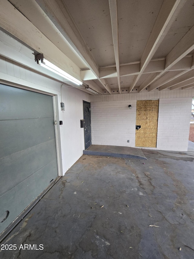 garage featuring concrete block wall