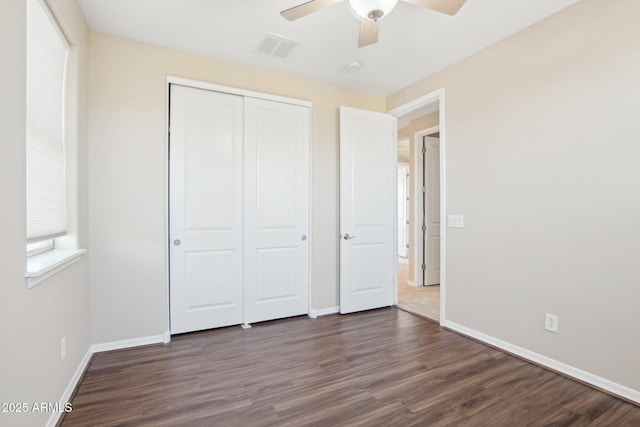 9305 E Canyon View Rd, Scottsdale, AZ 85255 - unfurnished bedroom with visible vents, dark wood-type flooring, a ceiling fan, a closet, and baseboards