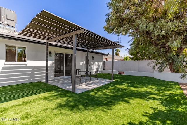 view of yard with a patio