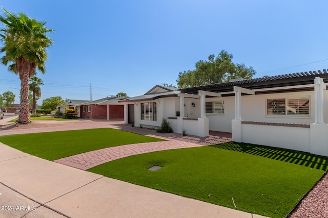 view of front of property with a front yard