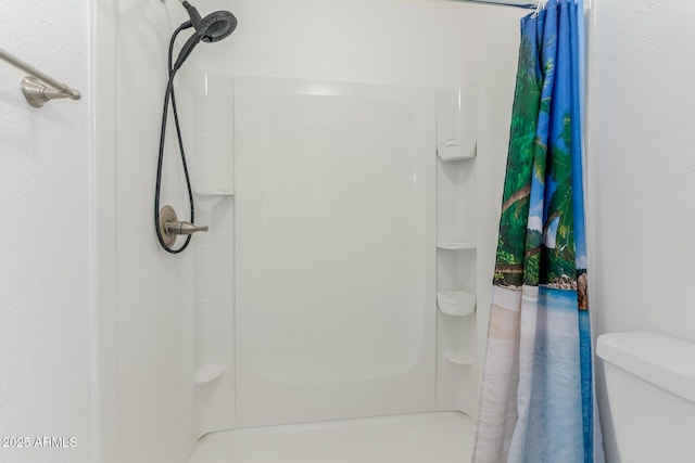 17808 N 45th Ave, Glendale, AZ 85308 - bathroom featuring curtained shower and toilet