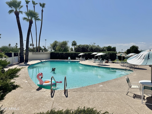 6233 E Pinchot Ave, Scottsdale, AZ 85251 - community pool with a patio