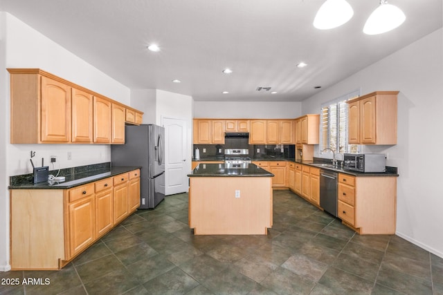 2109 W Wildhorse Dr, Chandler, AZ 85286 - kitchen featuring appliances with stainless steel finishes, a kitchen island, dark countertops, recessed lighting, and light brown cabinets