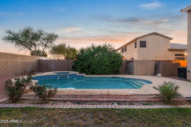 2109 W Wildhorse Dr, Chandler, AZ 85286 - view of pool with a fenced backyard and a pool with connected hot tub