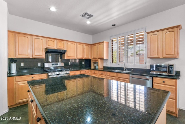 2109 W Wildhorse Dr, Chandler, AZ 85286 - kitchen featuring appliances with stainless steel finishes, under cabinet range hood, light brown cabinetry, a kitchen island, and recessed lighting
