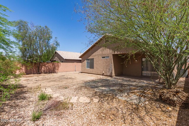 5439 W Sands Rd, Glendale, AZ 85301 - view of yard featuring fence and a patio