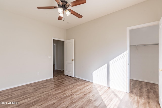 unfurnished bedroom featuring light wood-type flooring, ceiling fan, and a closet