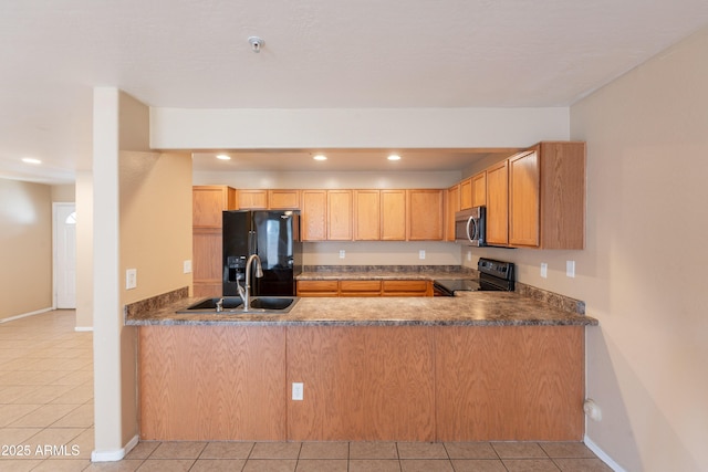 16021 N 30th St Unit 122, Phoenix, AZ 85032 - kitchen with black appliances, a sink, a peninsula, light tile patterned floors, and recessed lighting