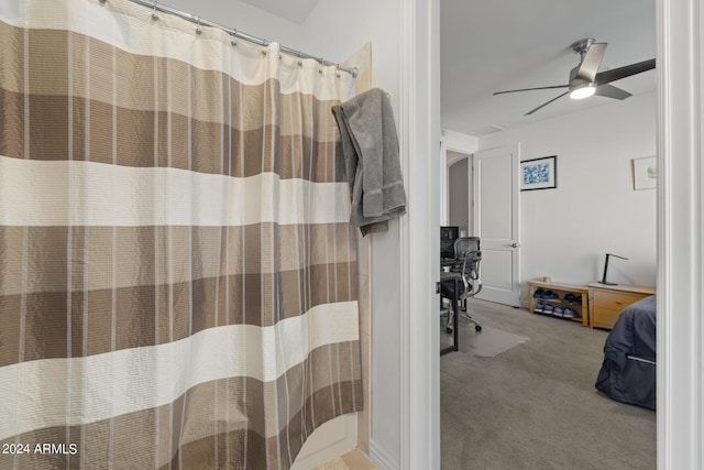 bathroom featuring a shower with shower curtain and ceiling fan