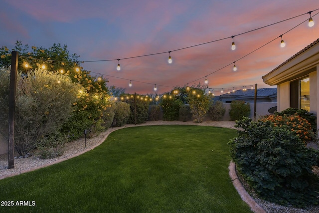 view of yard at dusk